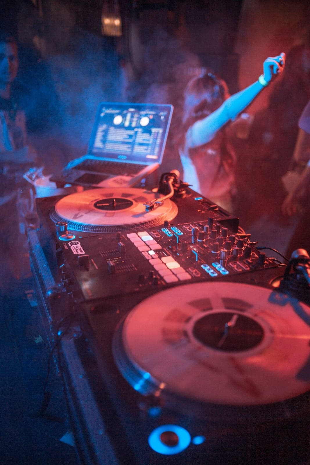 DJ mariage 2026 : 10 critères pour bien choisir + budget