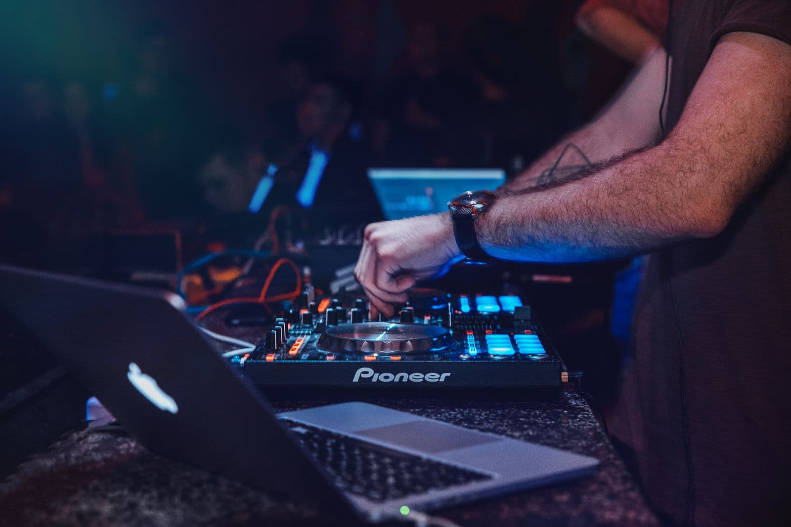 DJ mariage : comment choisir le bon professionnel en 2026