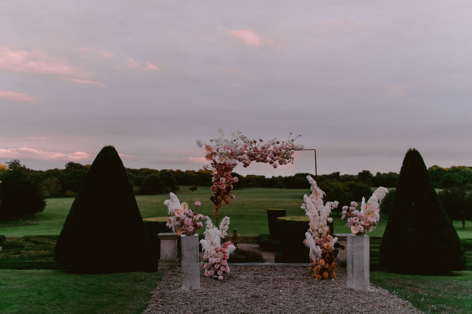 Arche florale mariage : tendances et prix 2026