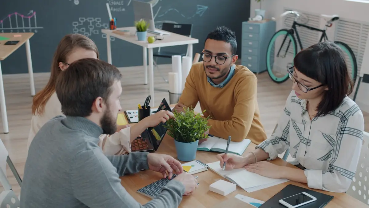 Team building : 40 idées par taille d'équipe (guide 2026)