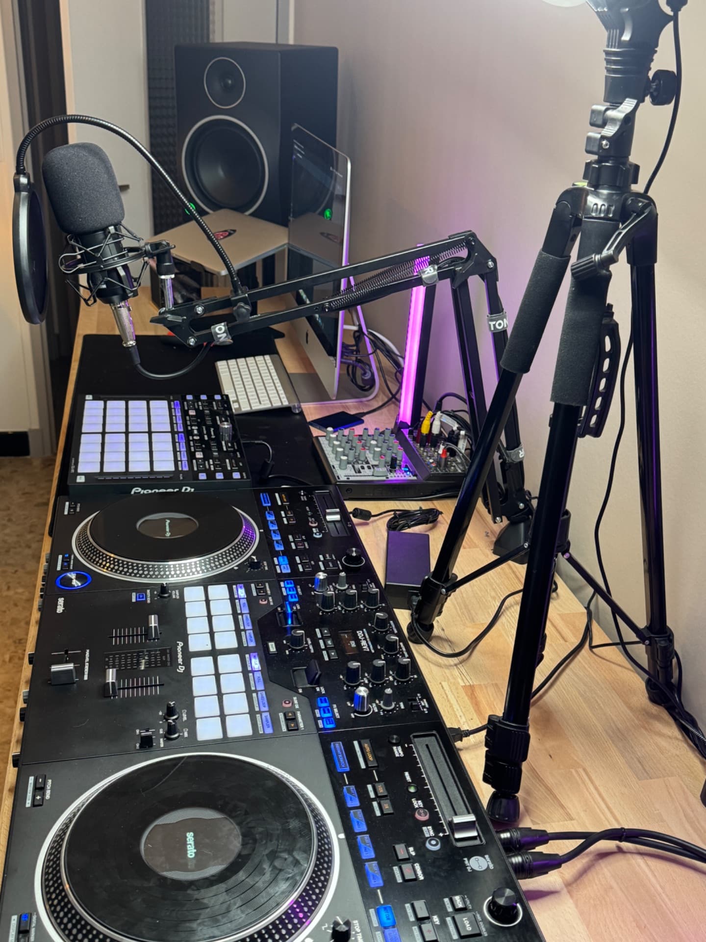 Dj - DJ