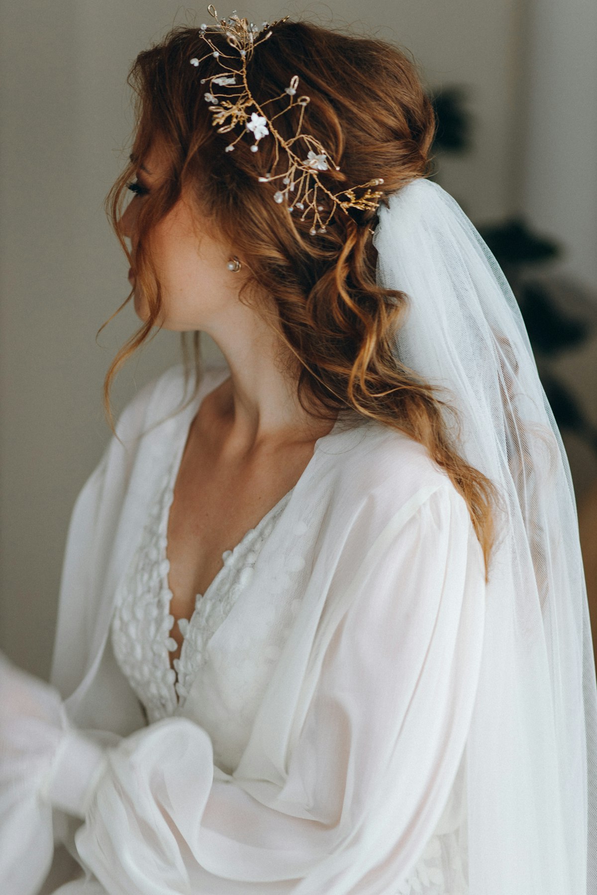 Accessoires de coiffure mariage : voile, diademe et fleurs