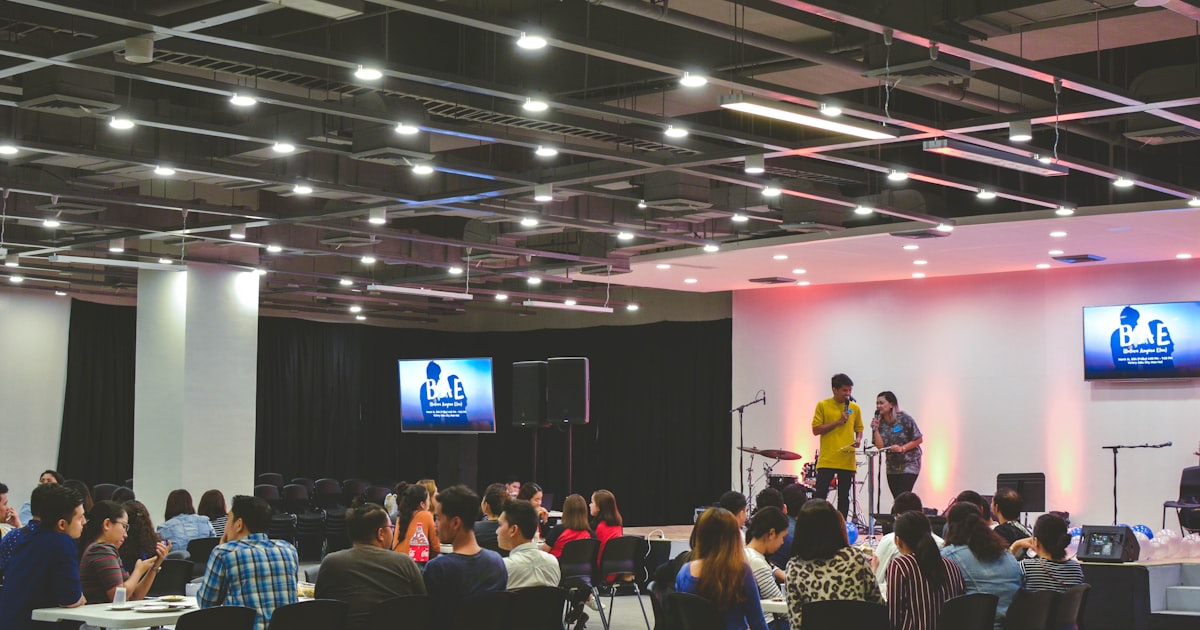Shooting photo de groupe : organiser 100 personnes en 5 minutes